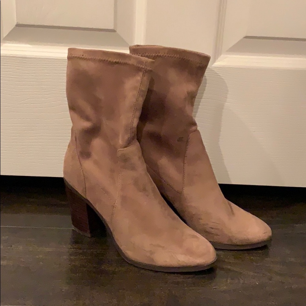 Forever21 faux suede bootie